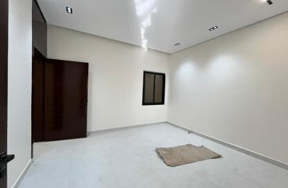 Full Floor - 5 Bedrooms - 3 Bathrooms for sale in Al Aziziyah - Riyadh - Ar Riyadh