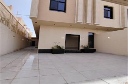 Full Floor - 5 Bedrooms - 4 Bathrooms for sale in Al Munisiyah - Riyadh - Ar Riyadh