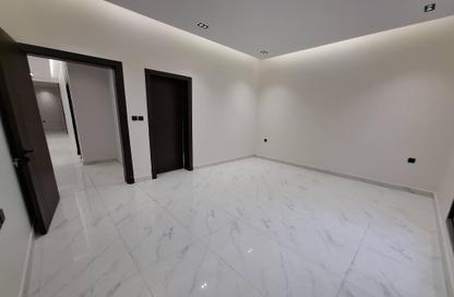 Full Floor - 5 Bedrooms - 3 Bathrooms for sale in Al Munisiyah - Riyadh - Ar Riyadh