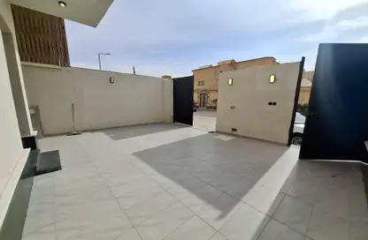 Full Floor - 5 Bedrooms - 3 Bathrooms for sale in Al Munisiyah - Riyadh - Ar Riyadh