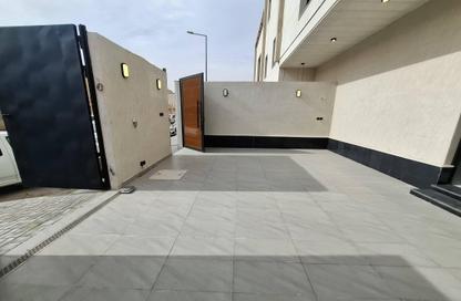 Full Floor - 5 Bedrooms - 3 Bathrooms for sale in Al Munisiyah - Riyadh - Ar Riyadh