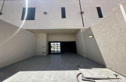 Full Floor - 5 Bedrooms - 5 Bathrooms for sale in Al Janadriyah - Riyadh - Ar Riyadh
