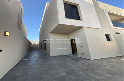 Full Floor - 5 Bedrooms - 4 Bathrooms for sale in Ar Rimal - Riyadh - Ar Riyadh