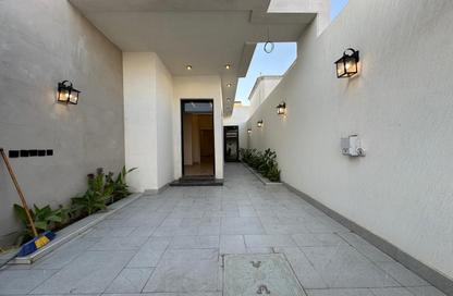 Full Floor - 5 Bedrooms - 4 Bathrooms for sale in Al Munisiyah - Riyadh - Ar Riyadh
