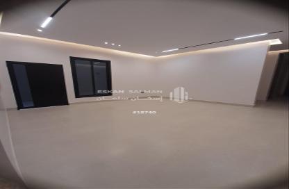 Full Floor - 7 Bedrooms - 4 Bathrooms for sale in Al Janadriyah - Riyadh - Ar Riyadh