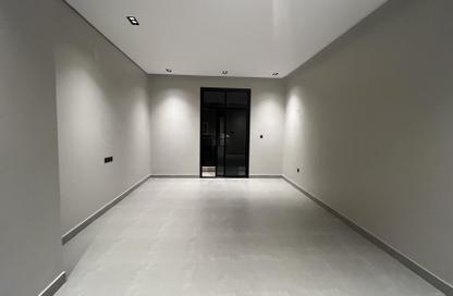 Villa - 5 Bedrooms - 5 Bathrooms for sale in Al Munisiyah - Riyadh - Ar Riyadh