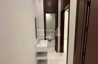 طابق كامل - 6 غرف نوم - 4 حمامات للبيع في المعيزيلة - الرياض - الرياض طابق كامل - 6 غرف نوم - 4 حمامات للبيع في المعيزيلة - الرياض - الرياض