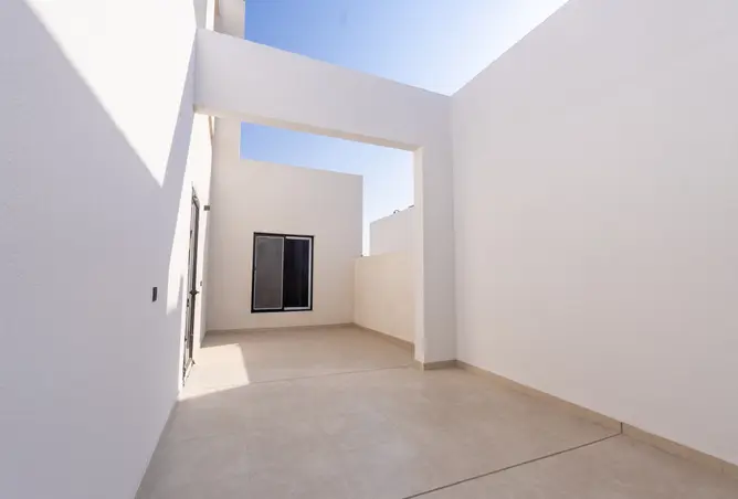 52025035 - Property Image 3