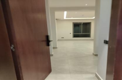 Apartment - 4 Bedrooms - 3 Bathrooms for sale in Al Yarmuk - Riyadh - Ar Riyadh