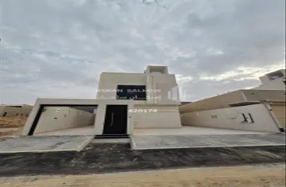 Full Floor - 5 Bedrooms - 3 Bathrooms for sale in Al Janadriyah - Riyadh - Ar Riyadh