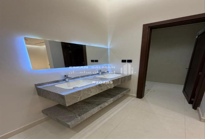52070161 - Property Image 2