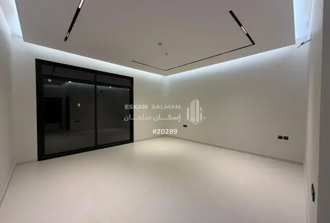 52070161 - Property Image 3