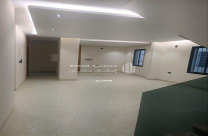Full Floor - 6 Bedrooms - 4 Bathrooms for sale in Al Janadriyah - Riyadh - Ar Riyadh