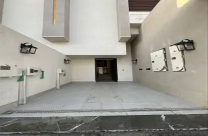 Full Floor - 5 Bedrooms - 3 Bathrooms for sale in Al Munisiyah - Riyadh - Ar Riyadh