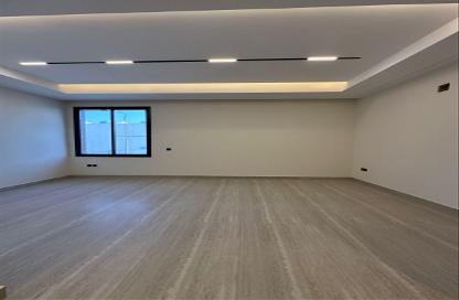 Full Floor - 5 Bedrooms - 3 Bathrooms for sale in Al Munisiyah - Riyadh - Ar Riyadh