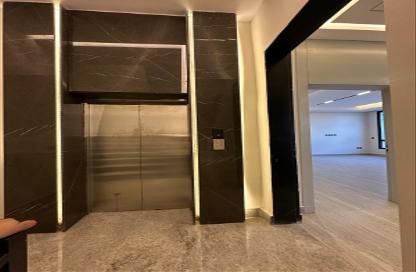 Full Floor - 5 Bedrooms - 3 Bathrooms for sale in Al Munisiyah - Riyadh - Ar Riyadh