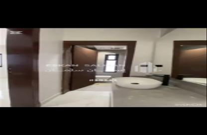 Full Floor - 5 Bedrooms - 3 Bathrooms for sale in Al Janadriyah - Riyadh - Ar Riyadh