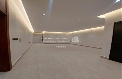 Full Floor - 5 Bedrooms - 4 Bathrooms for sale in Al Janadriyah - Riyadh - Ar Riyadh