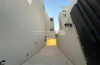Full Floor - 5 Bedrooms - 3 Bathrooms for sale in Al Janadriyah - Riyadh - Ar Riyadh Full Floor - 5 Bedrooms - 3 Bathrooms for sale in Al Janadriyah - Riyadh - Ar Riyadh