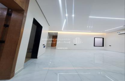 Full Floor - 5 Bedrooms - 4 Bathrooms for sale in Al Janadriyah - Riyadh - Ar Riyadh