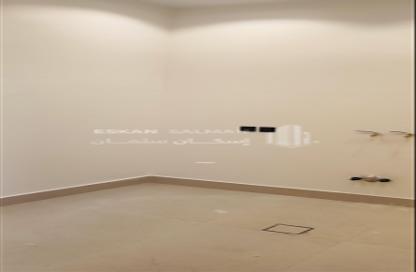 Full Floor - 5 Bedrooms - 3 Bathrooms for sale in Al Bayan - Riyadh - Ar Riyadh
