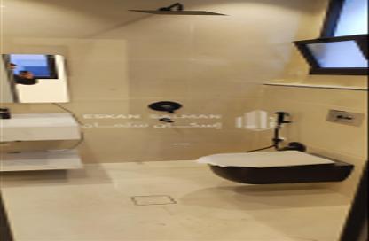 Full Floor - 5 Bedrooms - 3 Bathrooms for sale in Al Bayan - Riyadh - Ar Riyadh