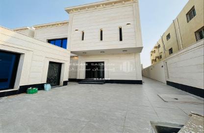 فيلا - 8 غرف نوم - 6 حمامات للبيع في العزيزية - الجبيل - الشرقية