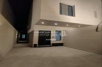 Full Floor - 5 Bedrooms - 3 Bathrooms for sale in Al Murjan - Riyadh - Ar Riyadh