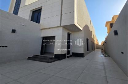 Full Floor - 5 Bedrooms - 4 Bathrooms for sale in Qurtubah - Riyadh - Ar Riyadh