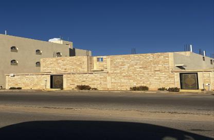 Whole Building - 5 Bedrooms - 6 Bathrooms for sale in Al Muruj - Sakaka - Al Jawf