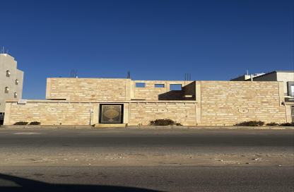 Whole Building - 5 Bedrooms - 6 Bathrooms for sale in Al Muruj - Sakaka - Al Jawf