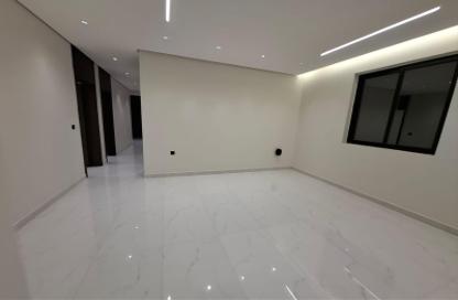 Full Floor - 5 Bedrooms - 4 Bathrooms for sale in Al Janadriyah - Riyadh - Ar Riyadh