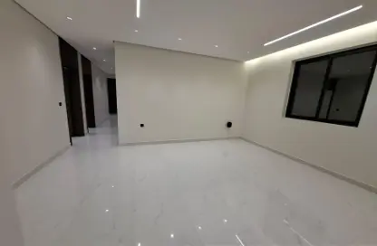 Full Floor - 5 Bedrooms - 4 Bathrooms for sale in Al Janadriyah - Riyadh - Ar Riyadh