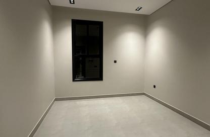 Apartment - 4 Bedrooms - 3 Bathrooms for sale in Al Munisiyah - Riyadh - Ar Riyadh