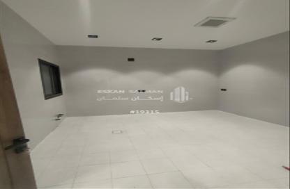 Full Floor - 6 Bedrooms - 4 Bathrooms for sale in Al Janadriyah - Riyadh - Ar Riyadh