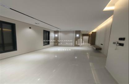 Full Floor - 6 Bedrooms - 4 Bathrooms for sale in Al Janadriyah - Riyadh - Ar Riyadh