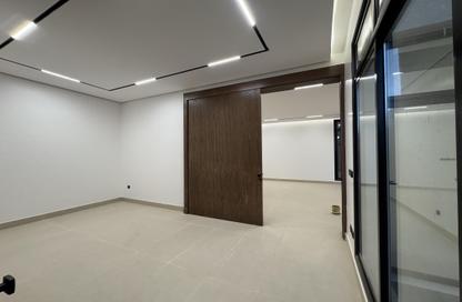 طابق كامل - 5 غرف نوم - 4 حمامات للبيع في المعيزيلة - الرياض - الرياض
