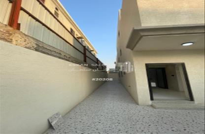 Villa - 5 Bedrooms - 4 Bathrooms for sale in Badr - Ad Dammam - Eastern