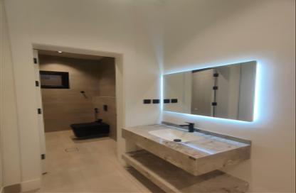 Apartment - 4 Bedrooms - 3 Bathrooms for sale in Al Yarmuk - Riyadh - Ar Riyadh