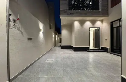 طابق كامل - 4 غرف نوم - 4 حمامات للبيع في الرمال - الرياض - الرياض