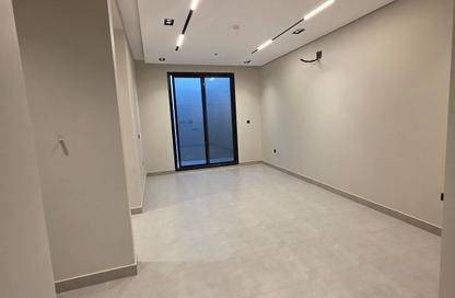 Apartment - 4 Bedrooms - 3 Bathrooms for sale in Al Munisiyah - Riyadh - Ar Riyadh