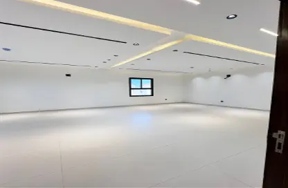 Apartment - 4 Bedrooms - 3 Bathrooms for rent in Al Munisiyah - Riyadh - Ar Riyadh