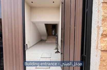 Full Floor - 3 Bedrooms - 2 Bathrooms for rent in Ar Rawabi - Riyadh - Ar Riyadh