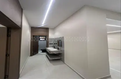 Full Floor - 5 Bedrooms - 3 Bathrooms for sale in Al Murjan - Riyadh - Ar Riyadh