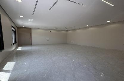 Full Floor - 5 Bedrooms - 5 Bathrooms for sale in Al Janadriyah - Riyadh - Ar Riyadh