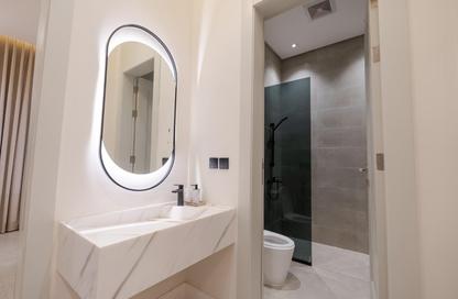Apartment - 5 Bedrooms - 3 Bathrooms for sale in Al Yarmuk - Riyadh - Ar Riyadh