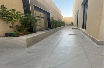 Full Floor - 4 Bedrooms - 5 Bathrooms for sale in Al Janadriyah - Riyadh - Ar Riyadh
