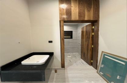 Full Floor - 5 Bedrooms - 3 Bathrooms for sale in Al Qadisiyah - Riyadh - Ar Riyadh