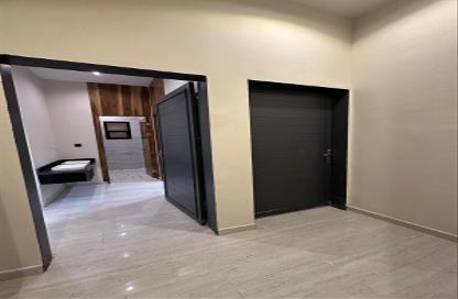 Full Floor - 5 Bedrooms - 3 Bathrooms for sale in Al Qadisiyah - Riyadh - Ar Riyadh