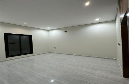 Full Floor - 5 Bedrooms - 3 Bathrooms for sale in Al Qadisiyah - Riyadh - Ar Riyadh